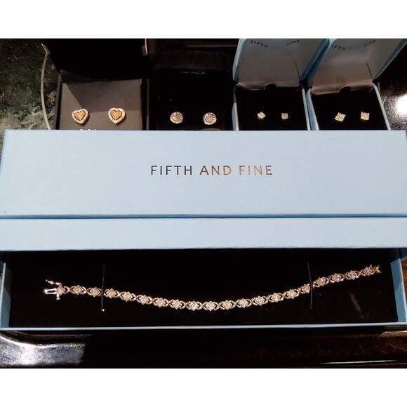 1/2 CT TW DIAMOND TENNIS BRACELET 7" XO SQUARE IN STERLING SILVER - Picture 5 of 9